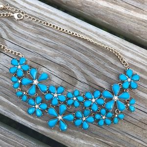 💎FREE when bundled💎Blue flower bib necklace